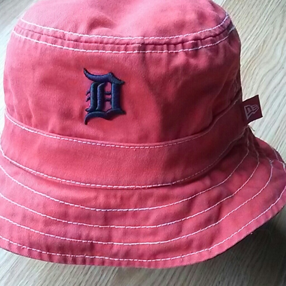 Reversible hat - Picture 1 of 2